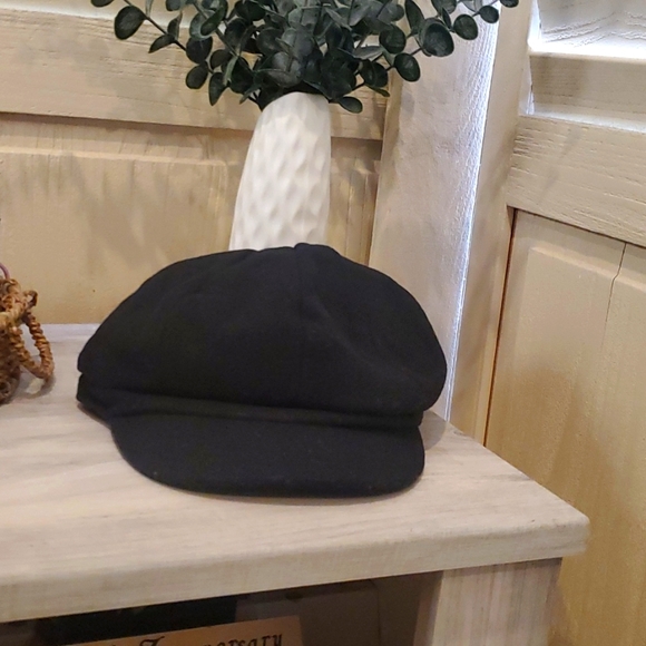 mark. Accessories - Black hat🖤